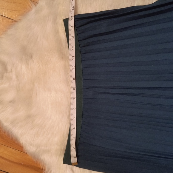Classic Green Pleated Maxi Skirt. Size XL. New - Picture 5 of 6